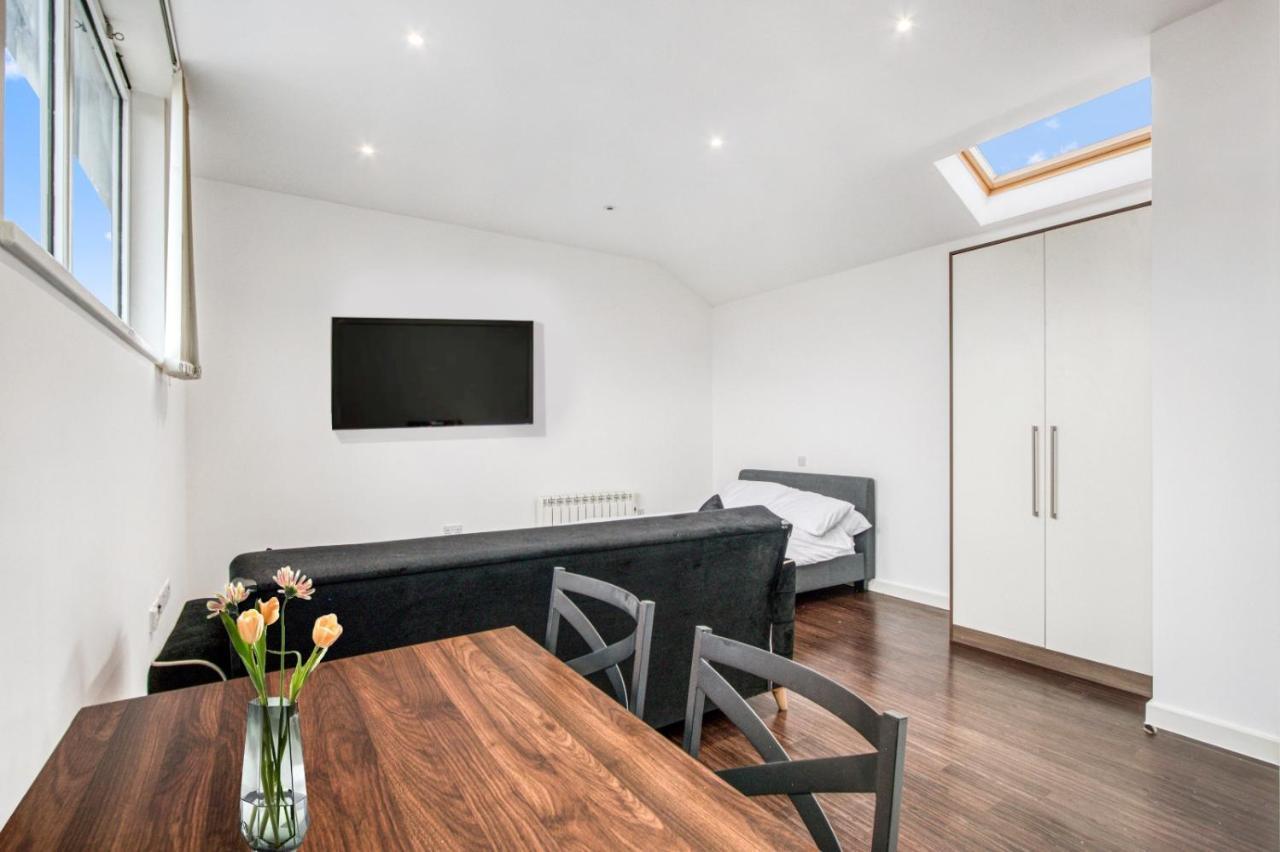 Апартаменти Stylish Studio By Heathrow Airport Лондон Екстер'єр фото